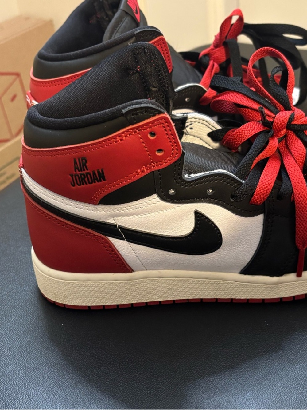 Air Jordan 1 Retro High OG - Black/White/Red size 5Y